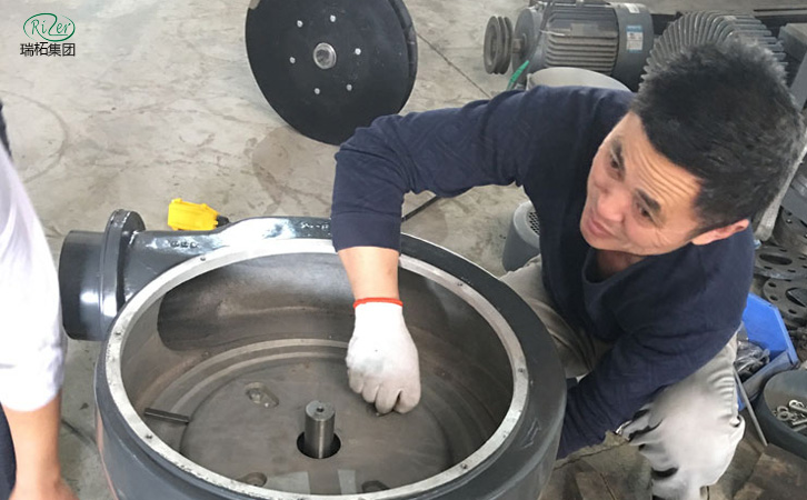 上海瑞柘三葉羅茨鼓風機維修現(xiàn)場